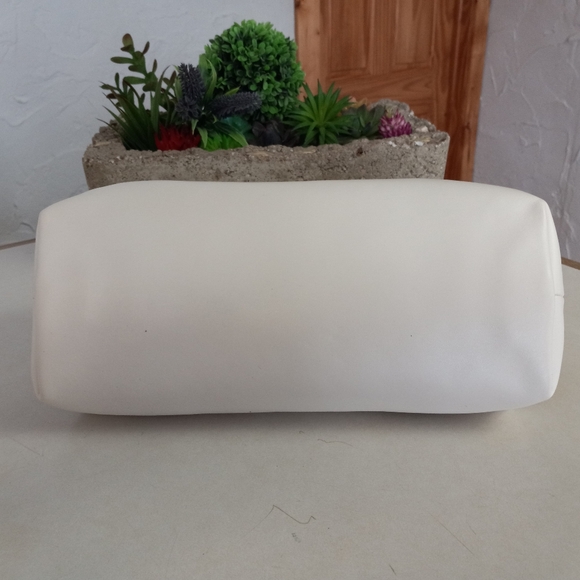 Tory Burch Cleo Shoulder Bag in New Ivory, Large size Frame bag. - Picture 8 of 16